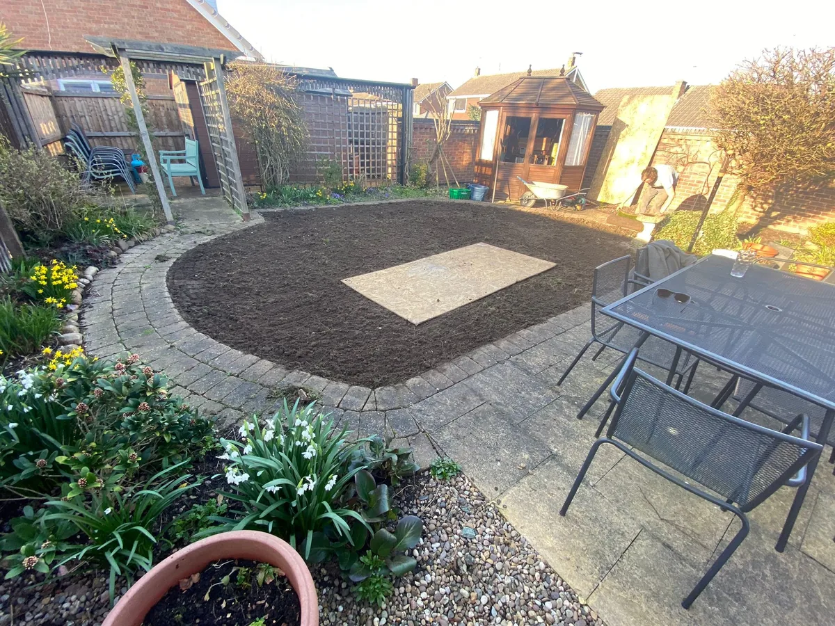 Curved patio and garden landscaping with paved seating area